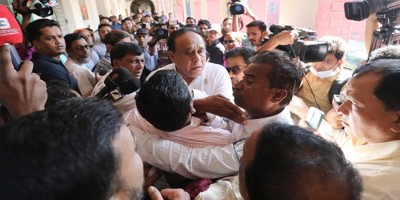 নির্বাচনী আচরণবিধি ভঙ্গের নোটিশের জবাব দিলেন মোস্তাফিজ